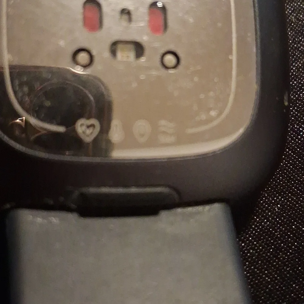 Fitbit Sence Gps, HR, Healthtracker w/ NAVY BLUE Band No Charger. Works Great.